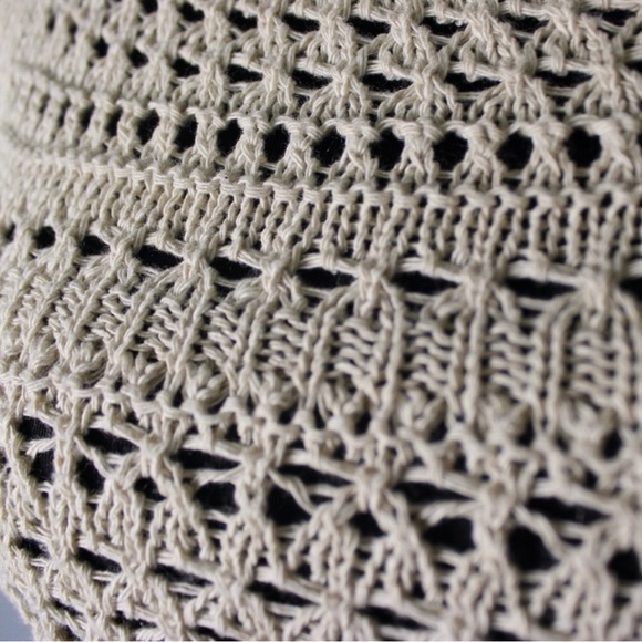 PrettyLightThing Crochet Crop Blouse - Picture 3 of 9